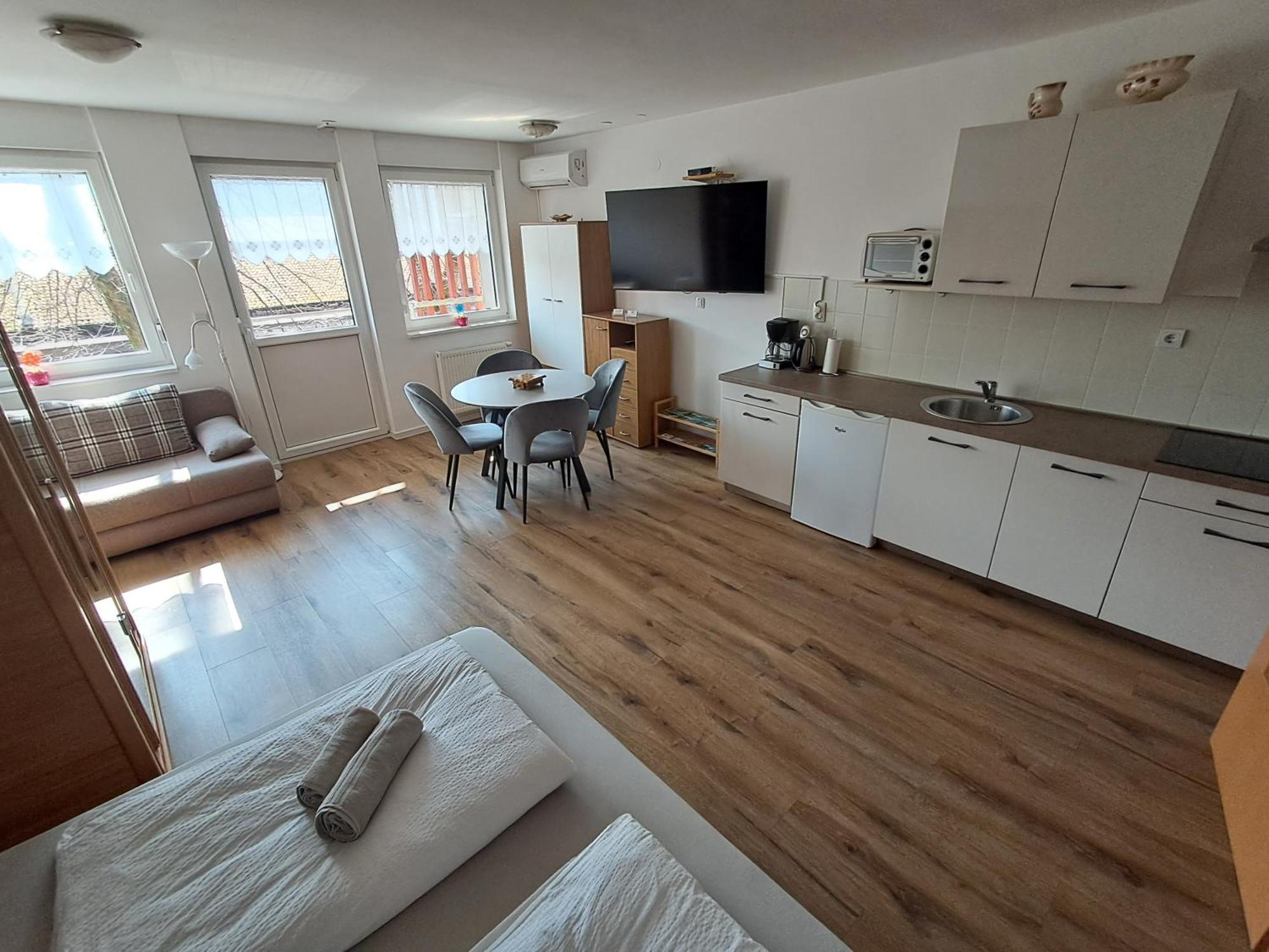 Apartment Honey Bee With Sauna Кобарид Екстериор снимка